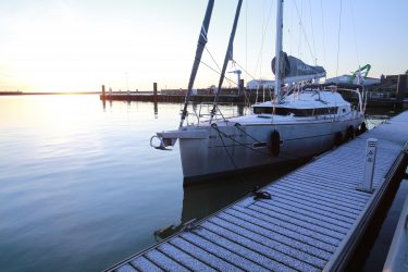 Le chantier Garcia Yachts est spécialisé depuis sa création dans la construction de voiliers à coque aluminium et il fait aujourd'hui partie du Groupe Grand Large Yachting. Dériveurs intégraux ou catamarans, les voiliers Garcia Exploration se démarquent par leur radicalité, tels que les Maracuja, ou les Passoa, et plusieurs grandes unités one-off remarquables. Ils sont connus également connus pour leur collaboration avec Jimmy Cornell et Pete Goss pour avoir créé des bateaux de grande croisière pour naviguer autour du monde, garantissant des finitions haut de gamme. The shipyard Garcia Yachts has specialized since its creation in the construction of aluminum hulled boats and sailboats and is now part of the Grand Large Yachting Group. Centerboarders, lifting keel, or catamarans, the Garcia Exploration sail yachts stand out for their radicality, as Maracuja and Passoa, and several remarkable one-off units. They are also known for their collaboration with Jimmy Cornell and Pete Goss for the creation of blue water cruising boats designed to navigate around the word guaranteeing high-end finishes.